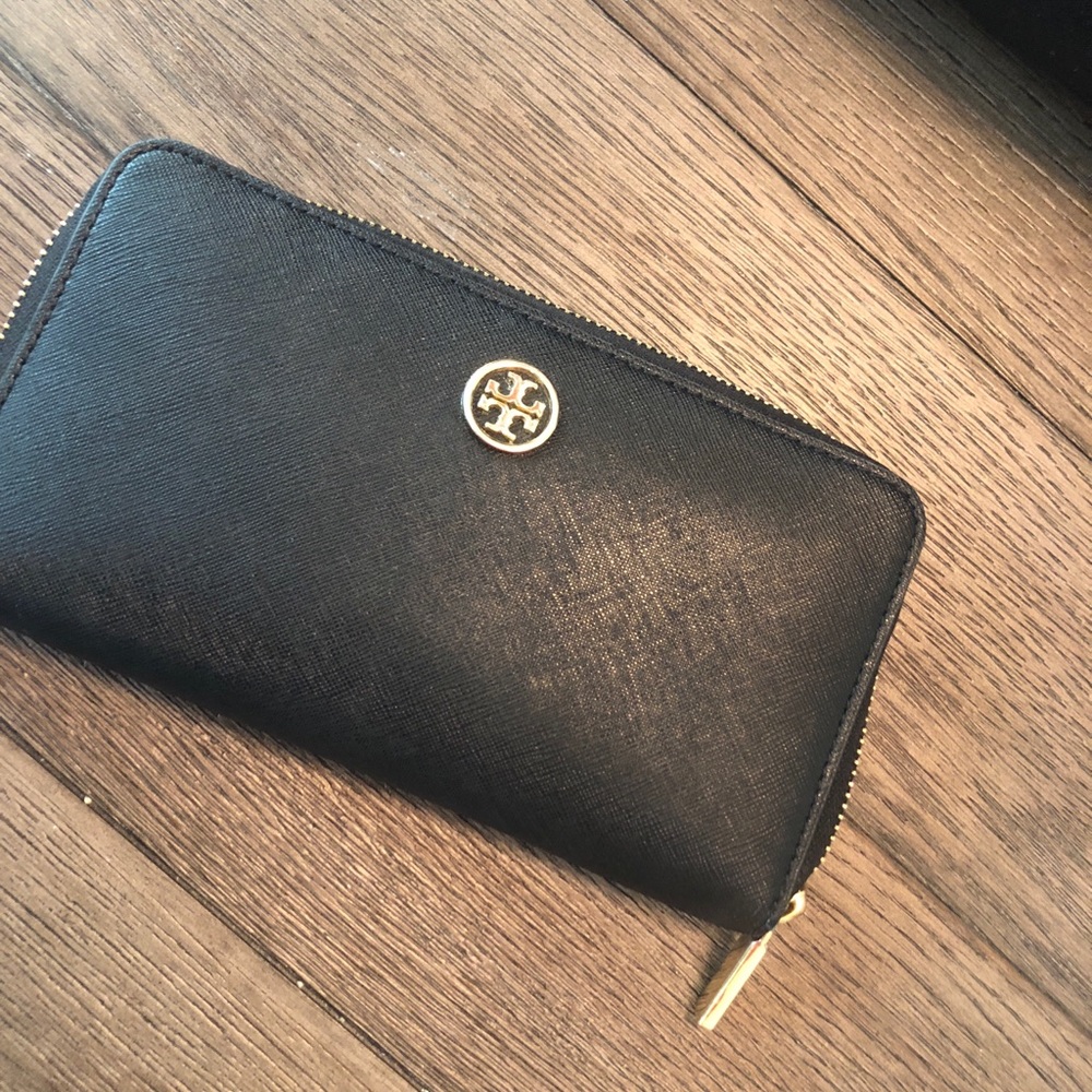 Tory Burch Robinson Wallet - Picture 1 of 3